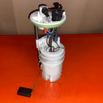 Bild in die Galerieansicht laden, BMW X5 E70 Kraftstoffpumpeneinheit 7164309 Originalteil, gebraucht