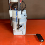 Bild in die Galerieansicht laden, BMW X5 E70 Kraftstoffpumpeneinheit 7164309 Originalteil, gebraucht