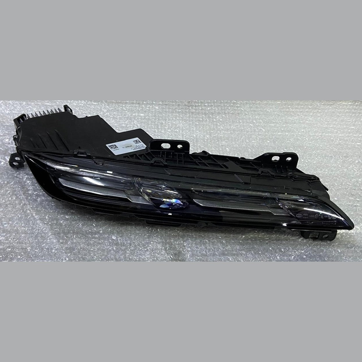 OEM BMW 7 Series G70 Headlight Upper LED Front 9879936 Right Side Used 15-20 km