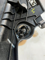 Bild in die Galerieansicht laden, BMW X5 F15 F85 X6 F16 xDrive F86 Front Right Fender Bracket 5165 7294544 OEM
