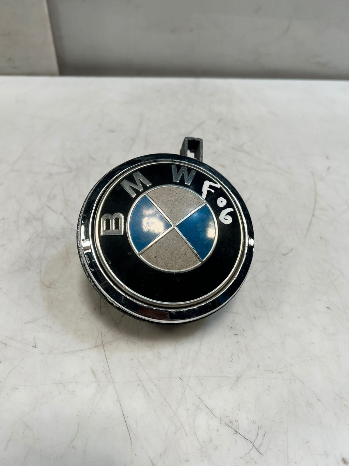 2006-2010 BMW M6 E63 E64 F06 REAR Trunk Lid Release Latch Emblem Handle 7061327