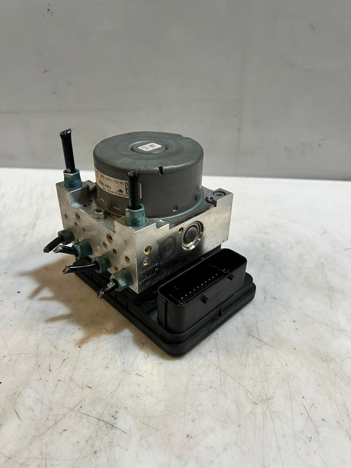 2018 BMW 320i F30 F31 F32 Abs Pump Control Module 6881172 OEM