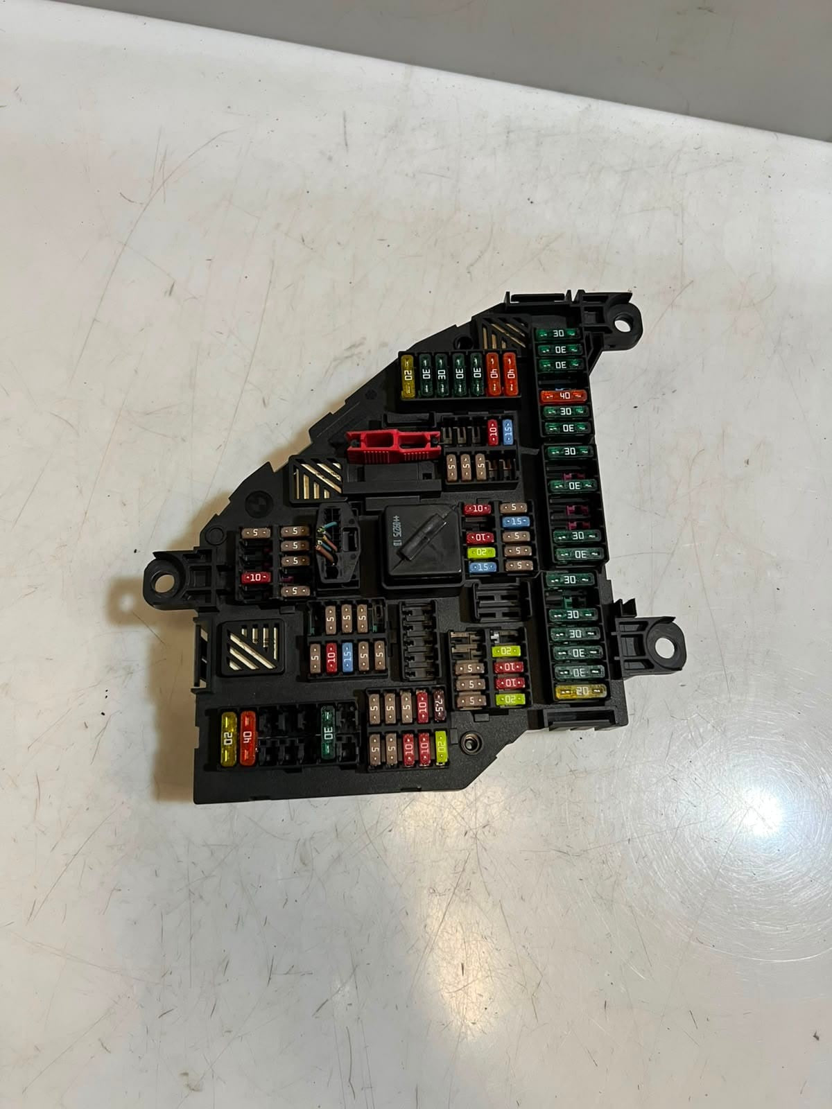 2011-2016 BMW 550i F10 F11 F18 F12 F13 F01 F02 Power Distribution Box 9210857