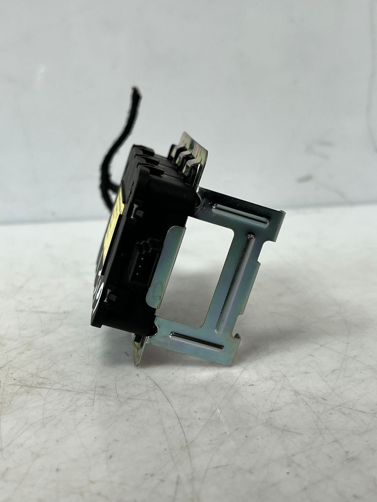 2016-2022 BMW 740i 7 Series G11 G12 Air Ionizer Control Module 9397970 OEM