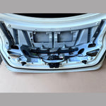 Bild in die Galerieansicht laden, 2012-2018 BMW M6 Trunk Lid 7228478 WHITE METALIC F06