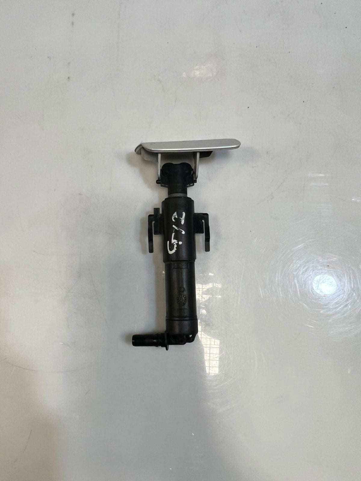 2015 BMW 740i 7 Series G11 G12 HIGH PRESSURE Headlight Washer Nozzle 7357354