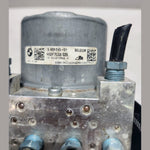 Bild in die Galerieansicht laden, 2020 BMW 330i Abs Pump Control Module 5A09E46 3 Series G20 G21