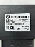Load image into Gallery viewer, 2010-2017 BMW X3 F10, F11 5 F25 Parking Brake Control Module 6863800 OEM