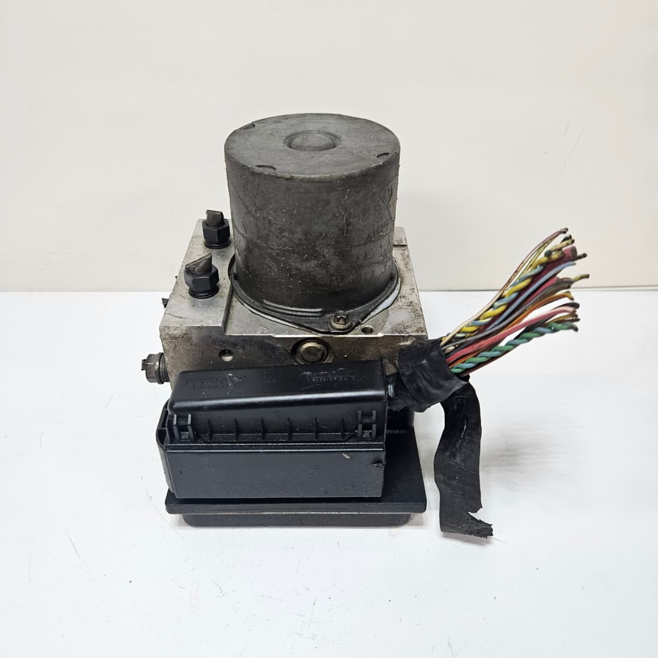 2000-2006 BMW X3 E83 ABS Pump Control Module 6773012 USED