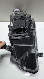 Bild in die Galerieansicht laden, 2010-2015 BMW X1 Bi-Xenon Headlight Right 2990010 X1 E84 RHD OEM