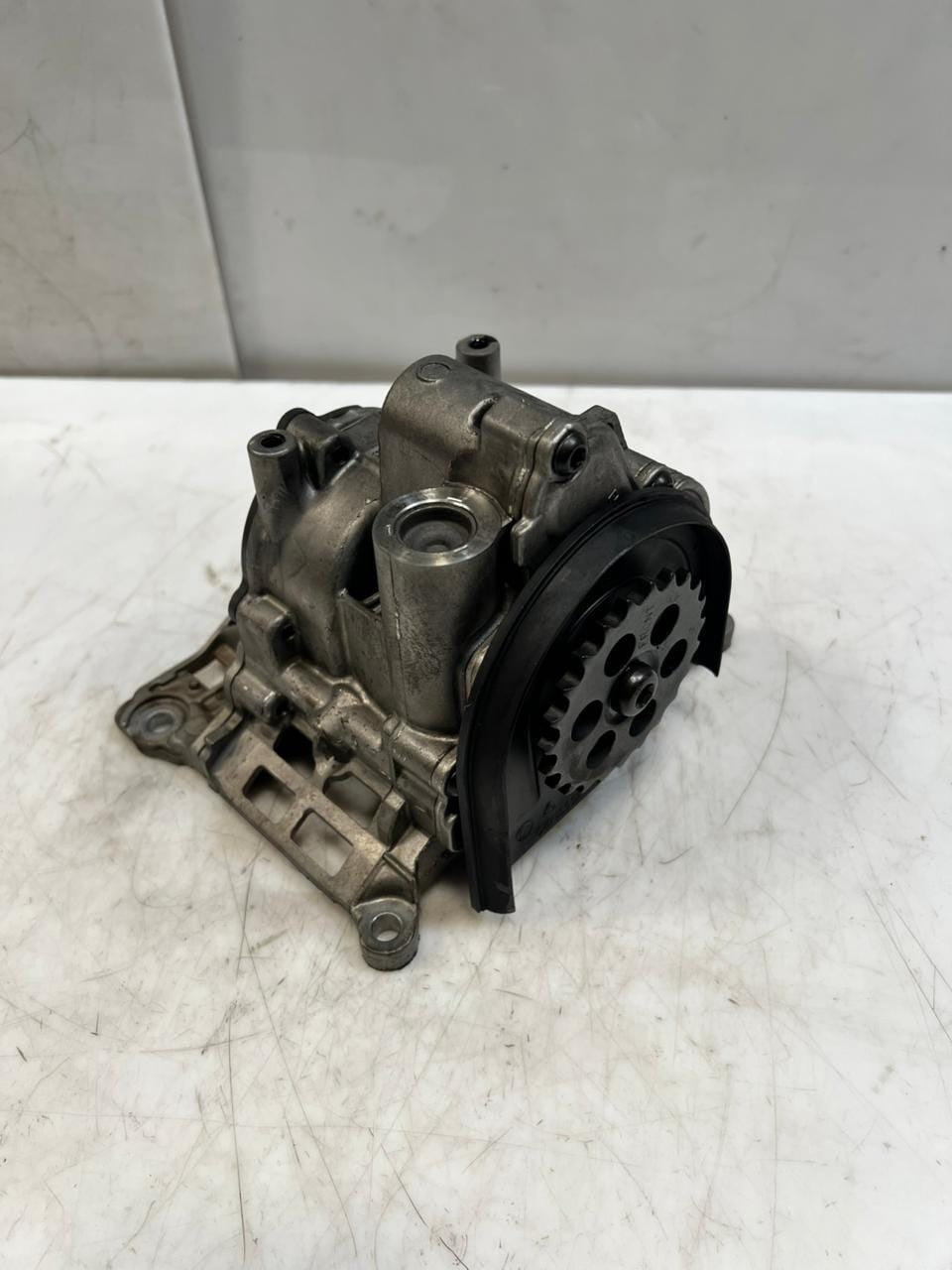 BMW 1 Series F20 F21 MINI R56 LCI Oil Vacuum Pump Mechanical Tandem Pump 7823007