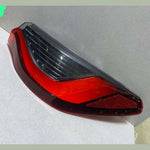 Bild in die Galerieansicht laden, 2020-2022 BMW M4 Rear Right Outer Taillight 7477606 G22 G82 430i 440i