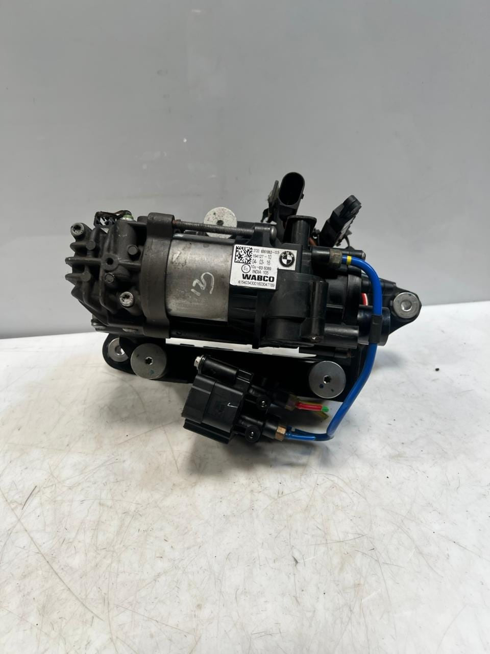 2015-2020 BMW 740i 7 Series G11 G12 Air Suspension Compressor Pump 443021002 OEM