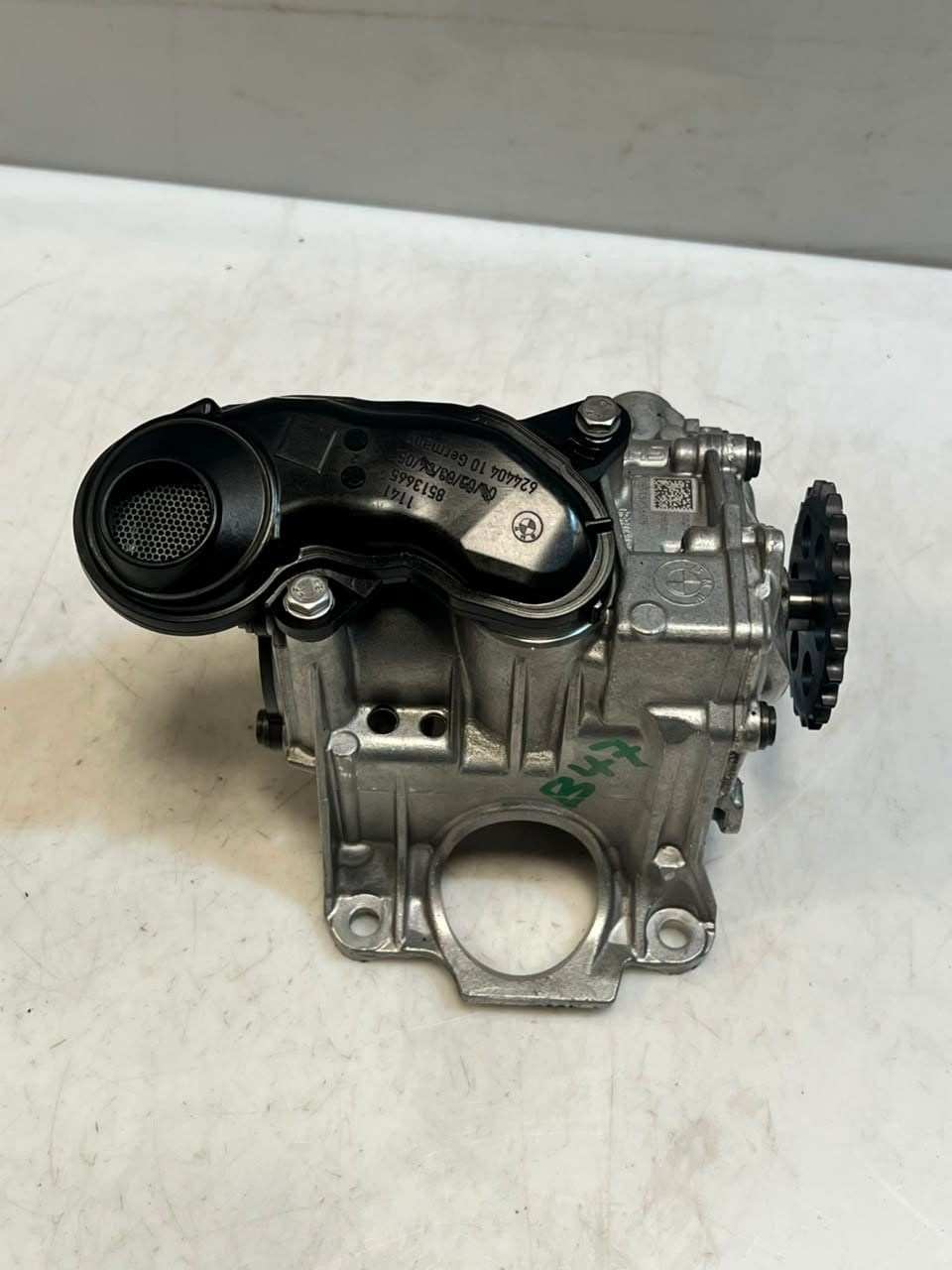 BMW 5 Series X1 X3 X5 F10 F11 B47 F20 Oil Vacuum Pump 8513756 OEM