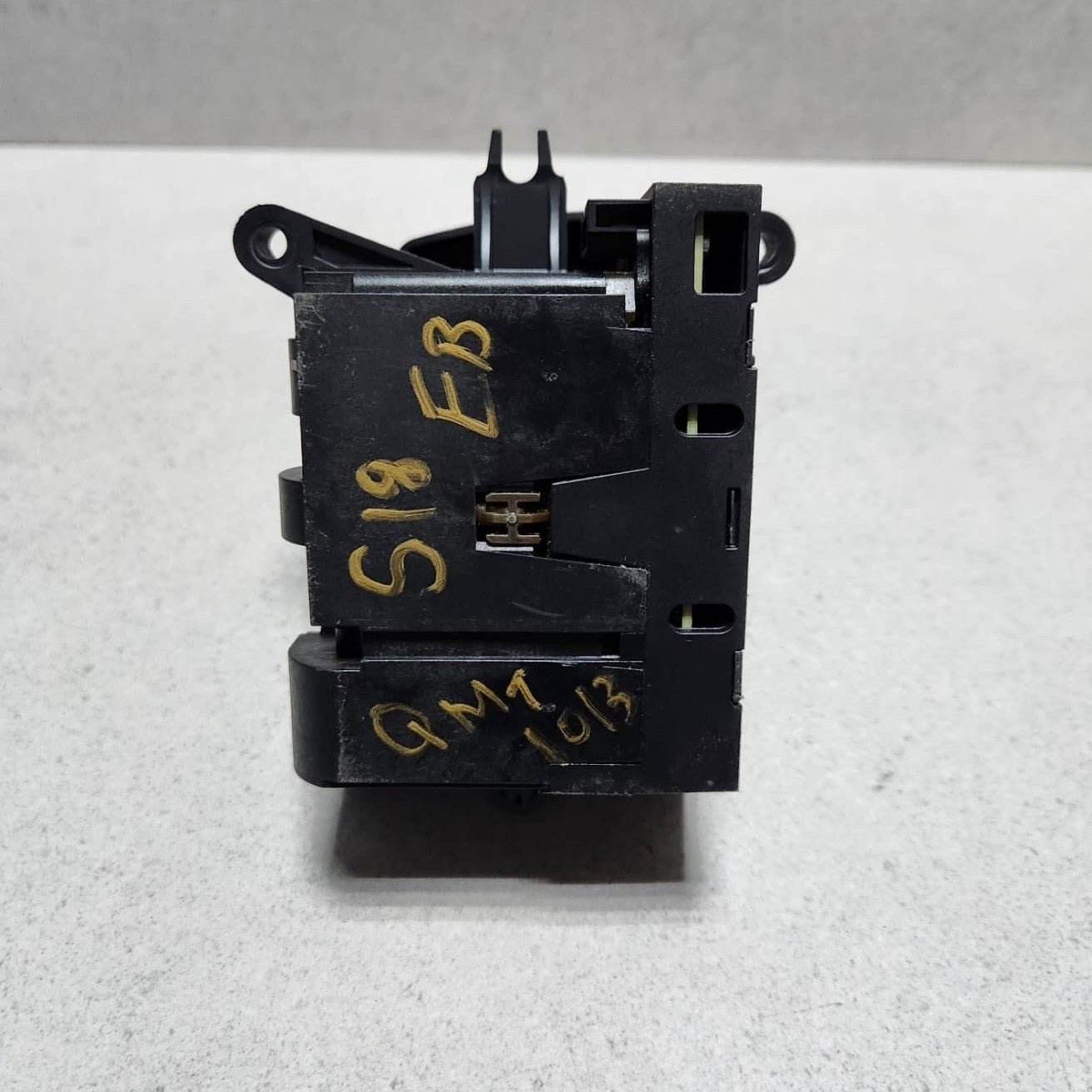 2016-2019 BMW 740i Gear Selector Switch 6825608 740i G11 G12 RHD