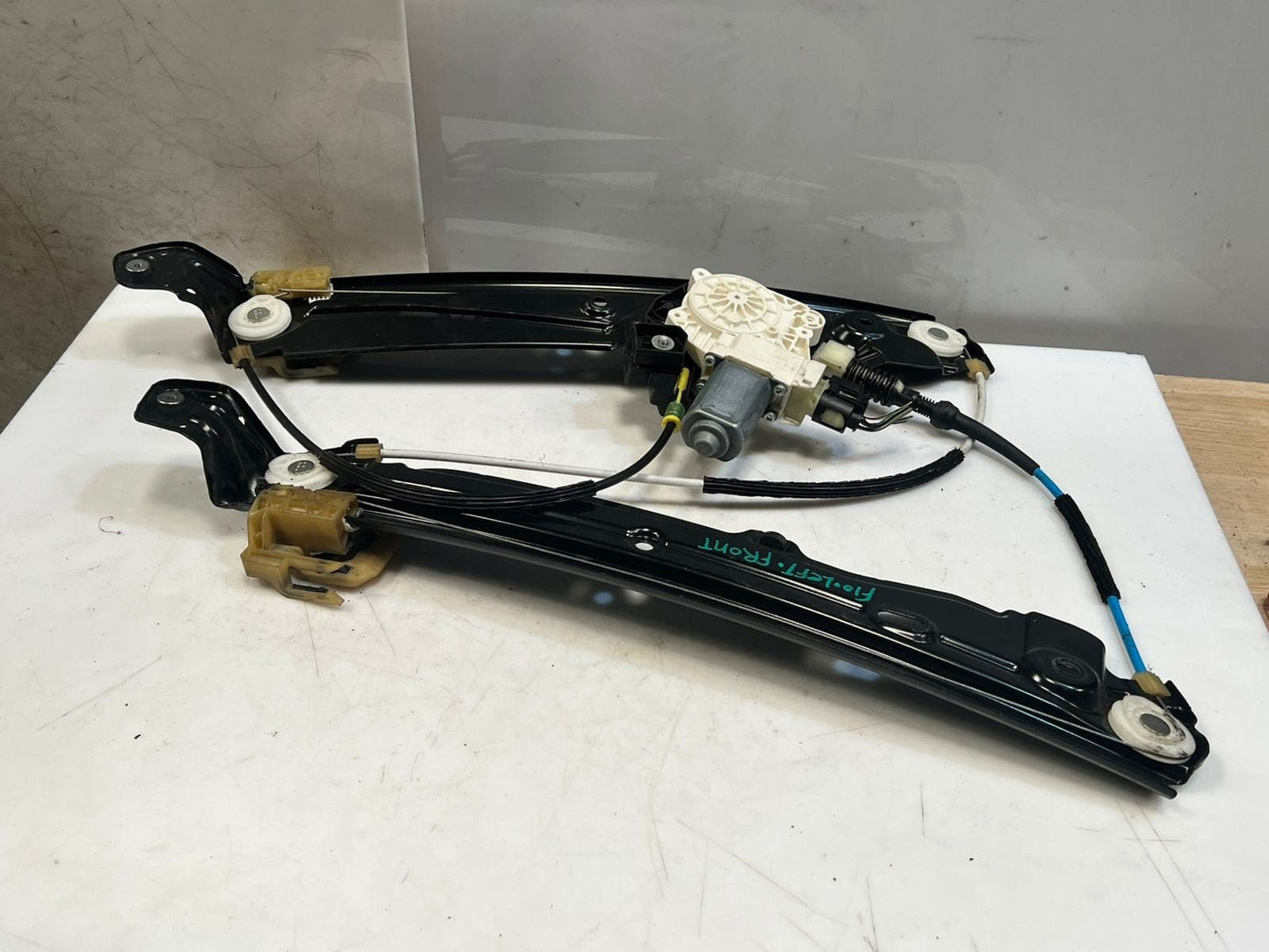 2010-2016 BMW 528i 5 Series F10 F11 Window Regulator Front Left 7182111 OEM