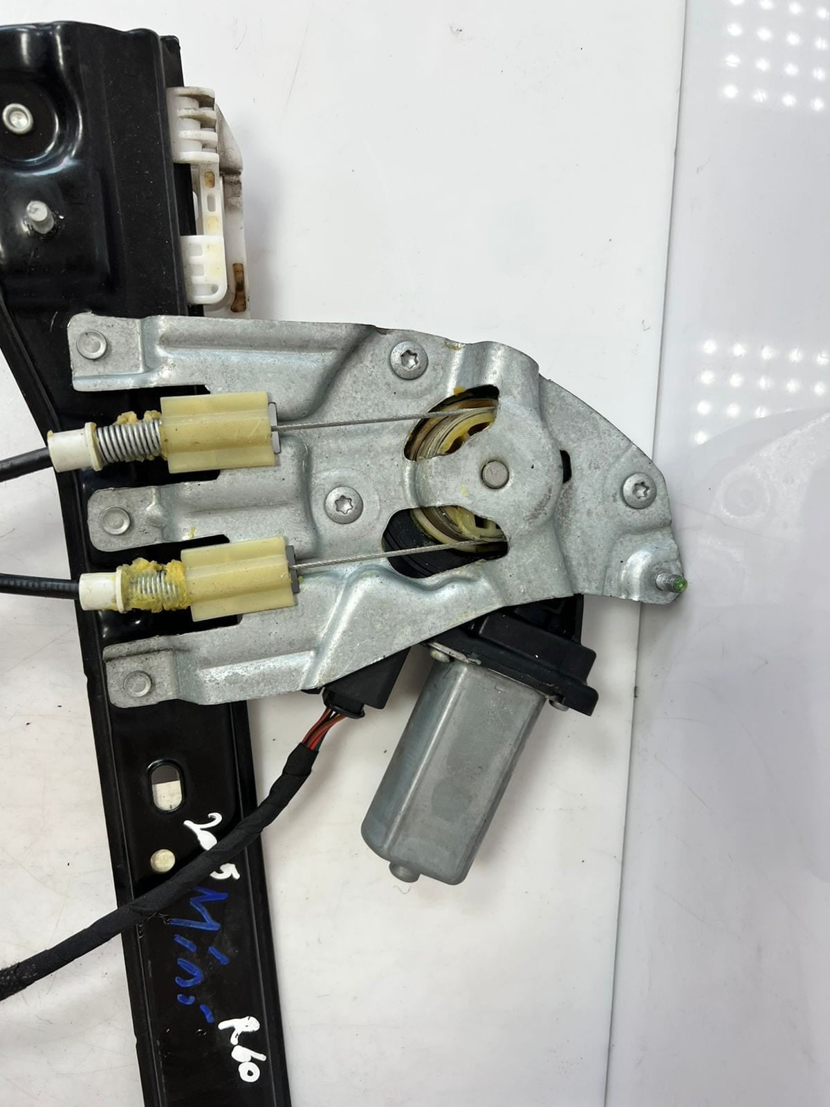 2011-2016 Mini Cooper Countryman Front Right Window Regulator With Motor 9800566