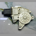 Bild in die Galerieansicht laden, 2013-2018 Mercedes-Benz A200 Front Right Window Motor A2469065200 A Class W176