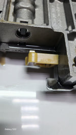 Bild in die Galerieansicht laden, 2001 Mercedes-Benz Transmission Valve Body 5-SPEED R2112770101 OEM