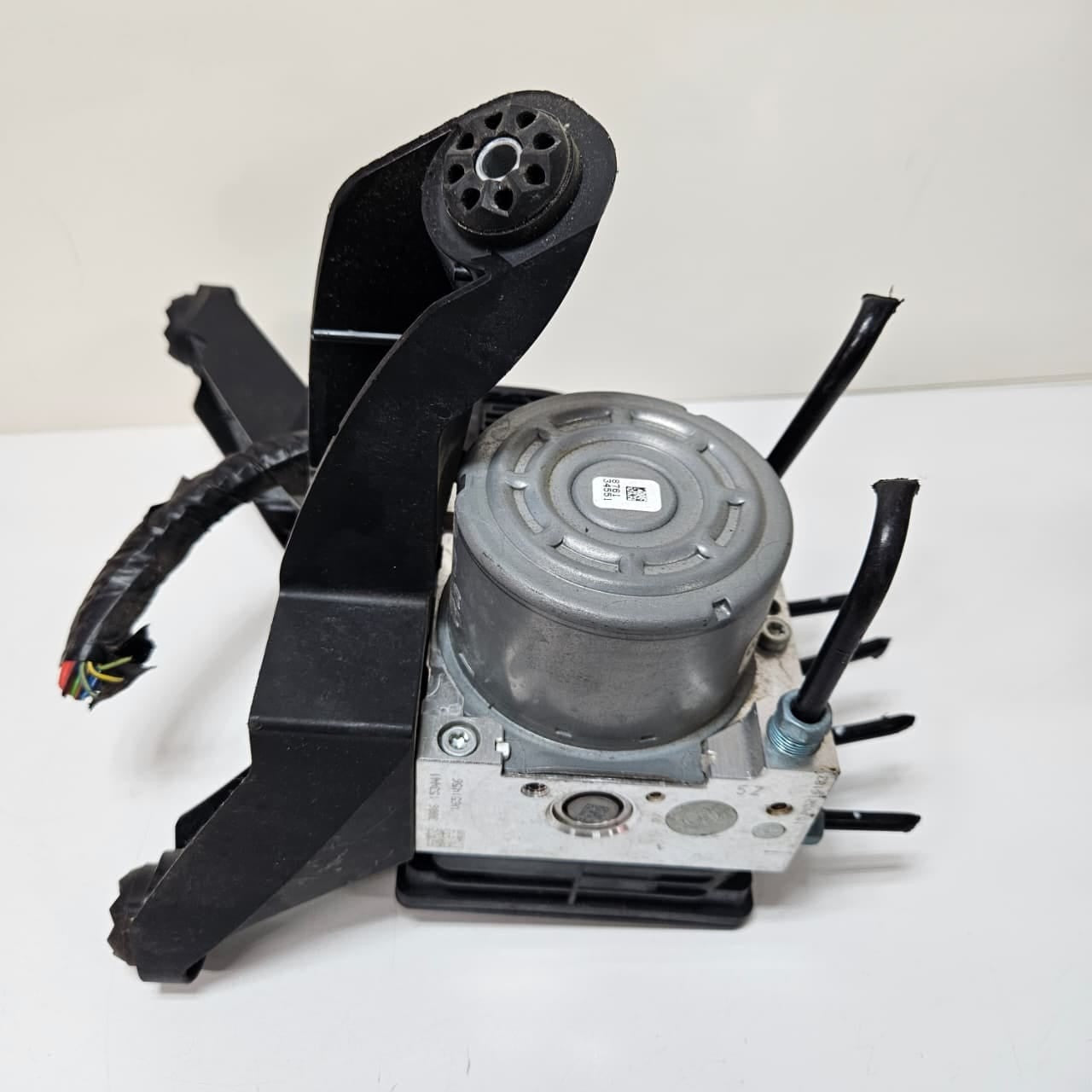 2014-2017 BMW i3 X1 F48 ABS Anti-Lock Brake Pump Control Module 6877112