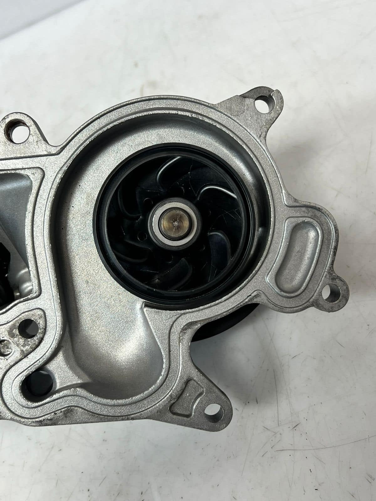 BMW 1 Series F20 F21 and 3 Series E92 N47D20C Water Pump 7810833