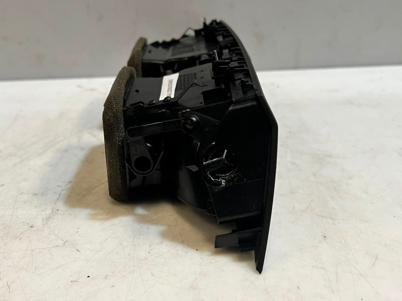 2012-2015 BMW X1 E84 FRONT CENTER Dashboard Air Vent 9258354 OEM