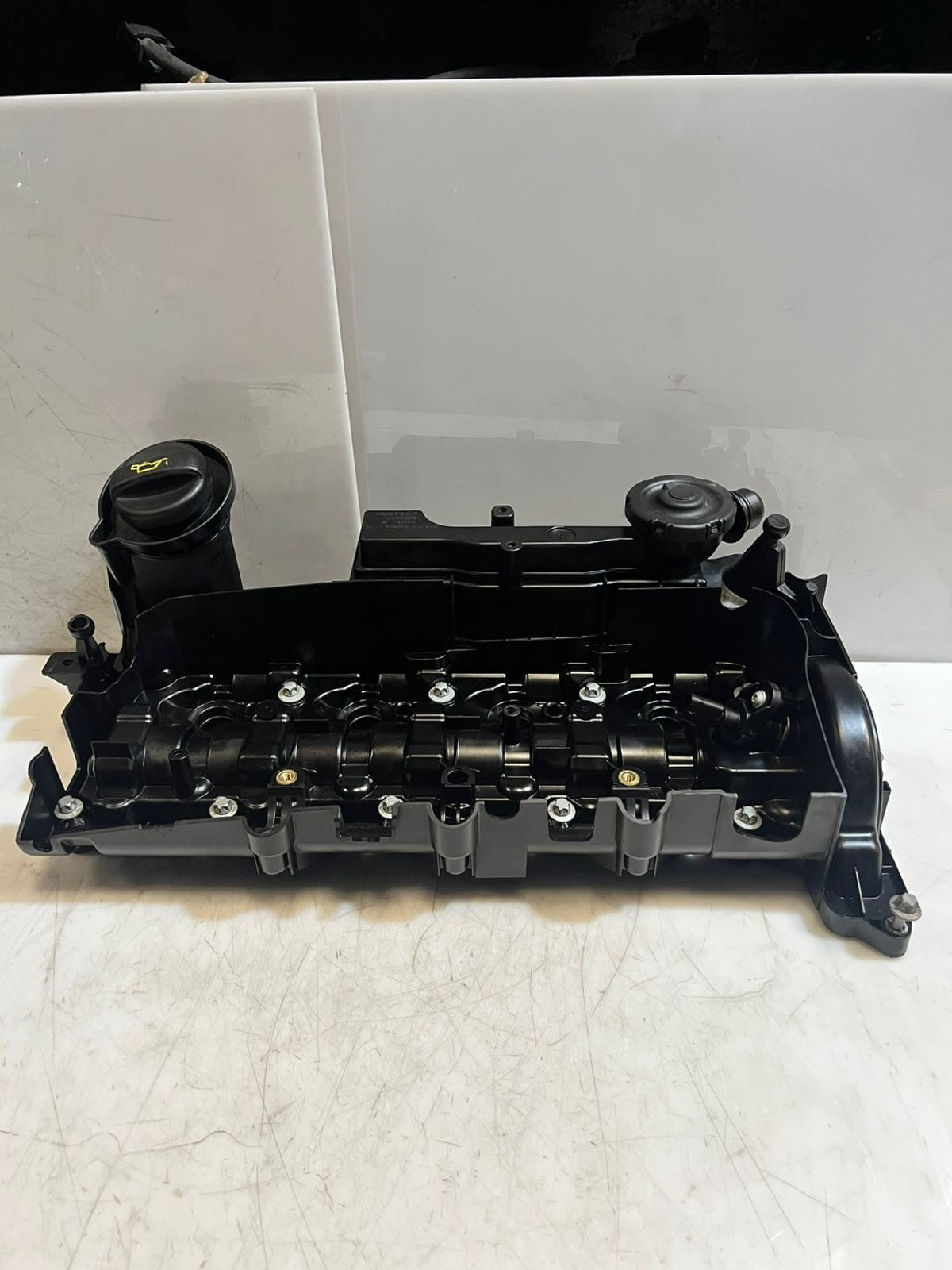 2011-2016 Mini Cooper R55-R59 Countryman R60 R61 N47 Cylinder Head Cover 8589943