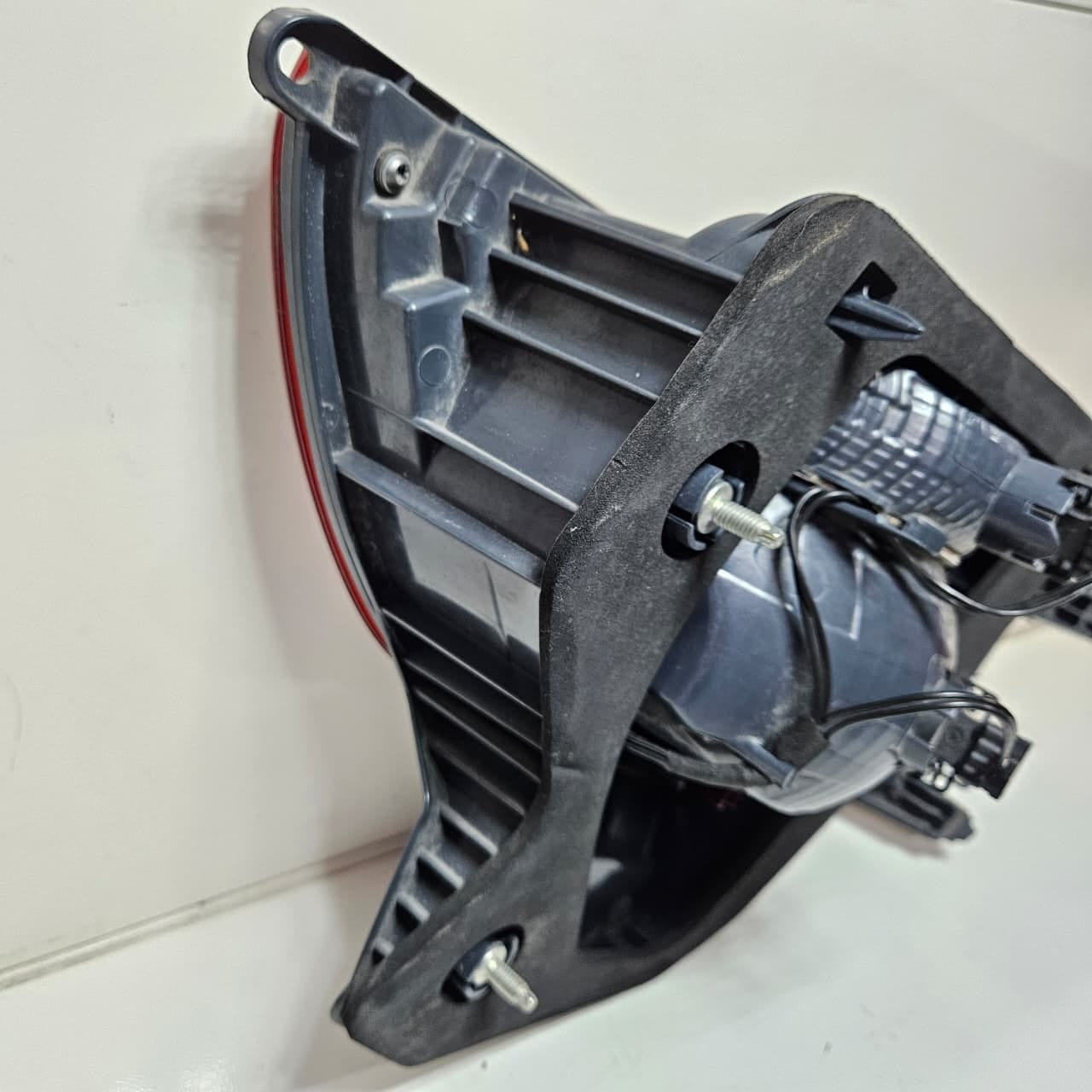 7306167-2014-2017 BMW5 Series F07 550i GT xDrive Rear Light in Trunk Lid Left