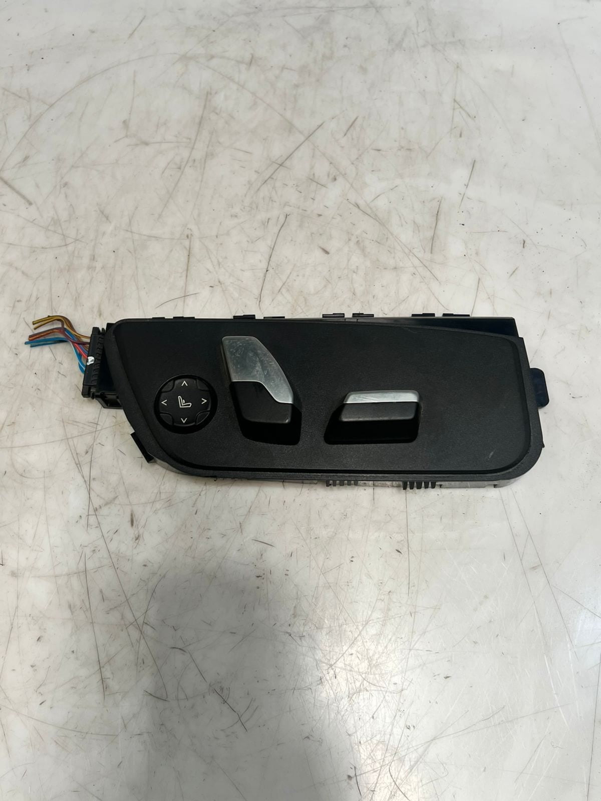 2016-2022 BMW 740i Front Right Seat Adjustment Switch 9384518 OEM