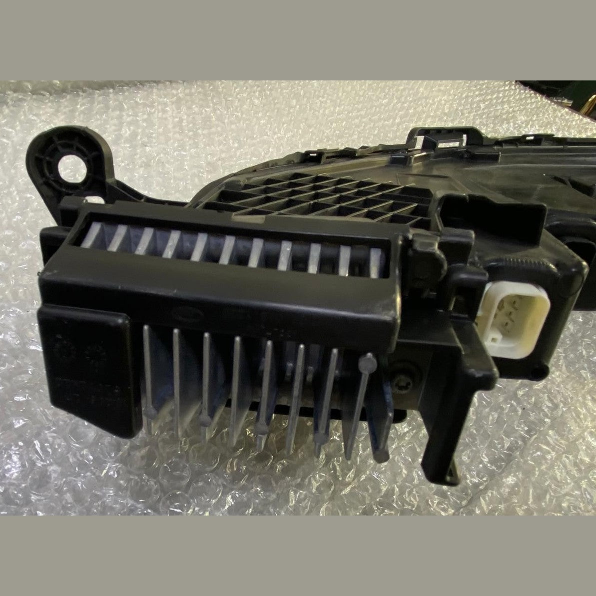 OEM 2023-2024 BMW 7 SERIES G70 RIGHT DRL DAYTIME RUNNING LIGHT LED 9450080