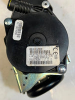 Bild in die Galerieansicht laden, 2014-2018 BMW X5 F15 Front Right Passenger Seat Belt Retractor 624641200F OEM