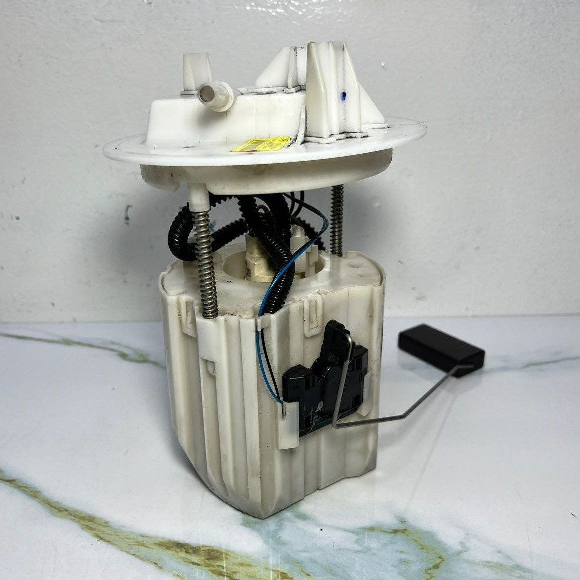 2013-2016 Mercedes-Benz GL350 Fuel Delivery Module A 166 470 29 94
