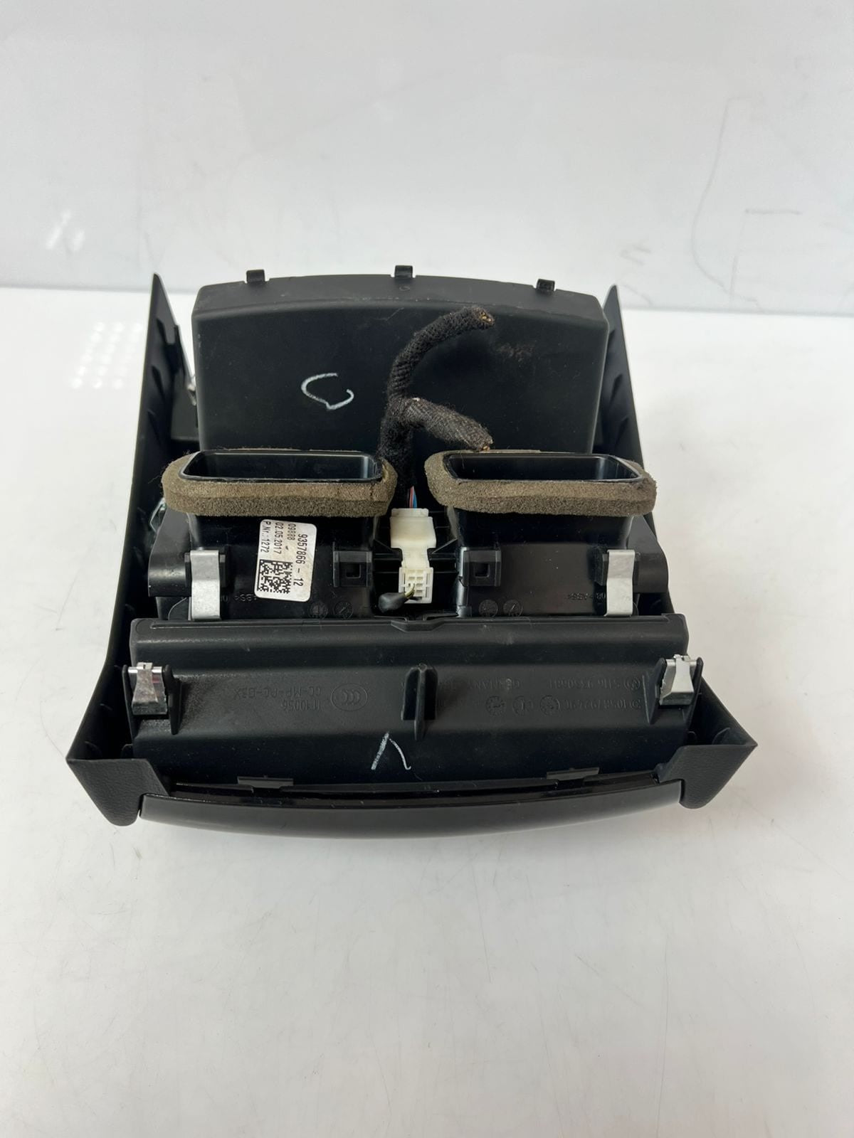 BMW F90 M5, G30, G31, G32 Rear Center Console Fresh Air Vent Grille 9357866 OEM