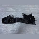 قم بتحميل الصورة إلى عارض الصور، OEM BMW 4 SERIES G22 G23 G26 BATTERY JUMP START TERMINAL BOX TRIM- 6842525
