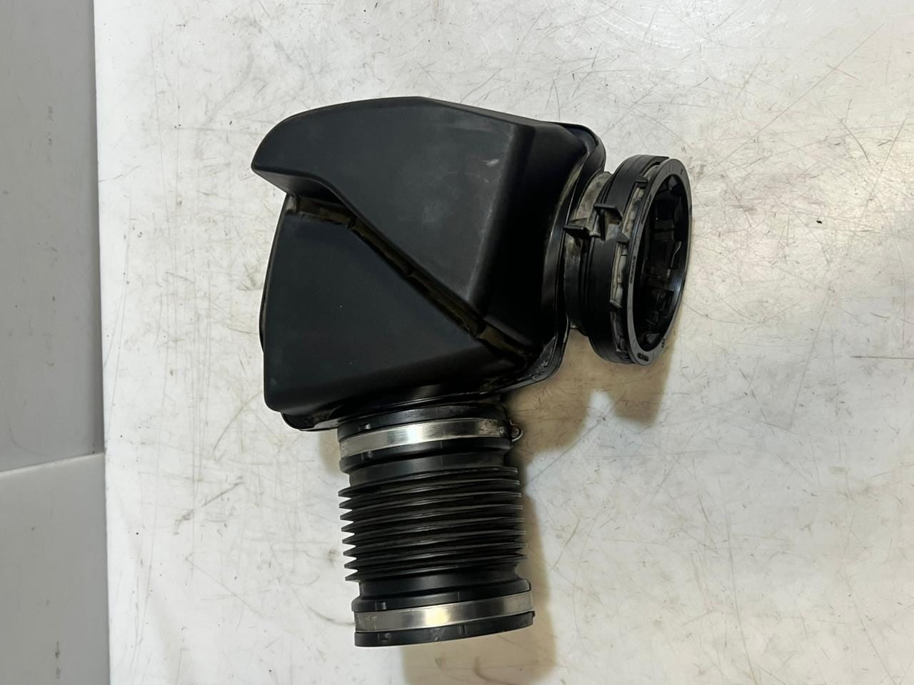 2016-2018 BMW F30 330i B48 330e F36 F20 F30 Air Intake Resonator 70604496 OEM