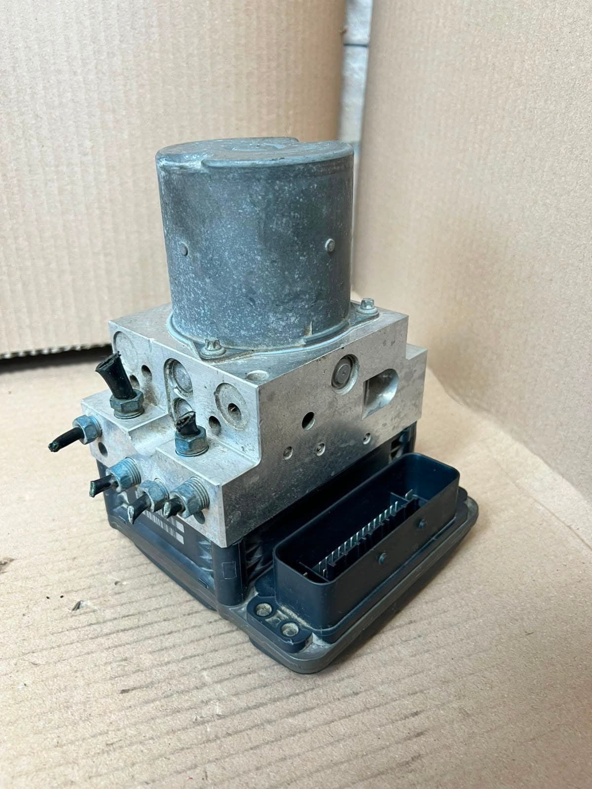 2008-2010 BMW E6X 535i 5 Series E60 520d Abs Pump Control Module 6783360 OEM