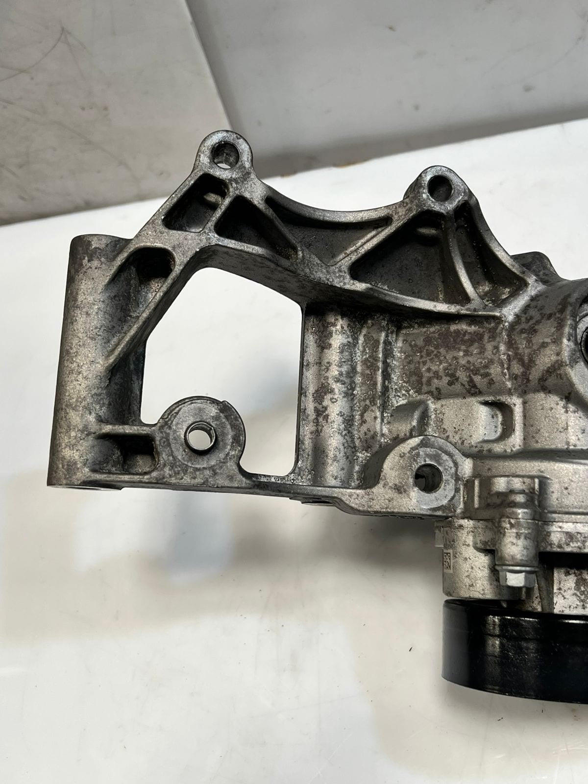 Mini Cooper F55 F56 F57 F45 F46 Coolant Water Pump Support Bracket 2381337