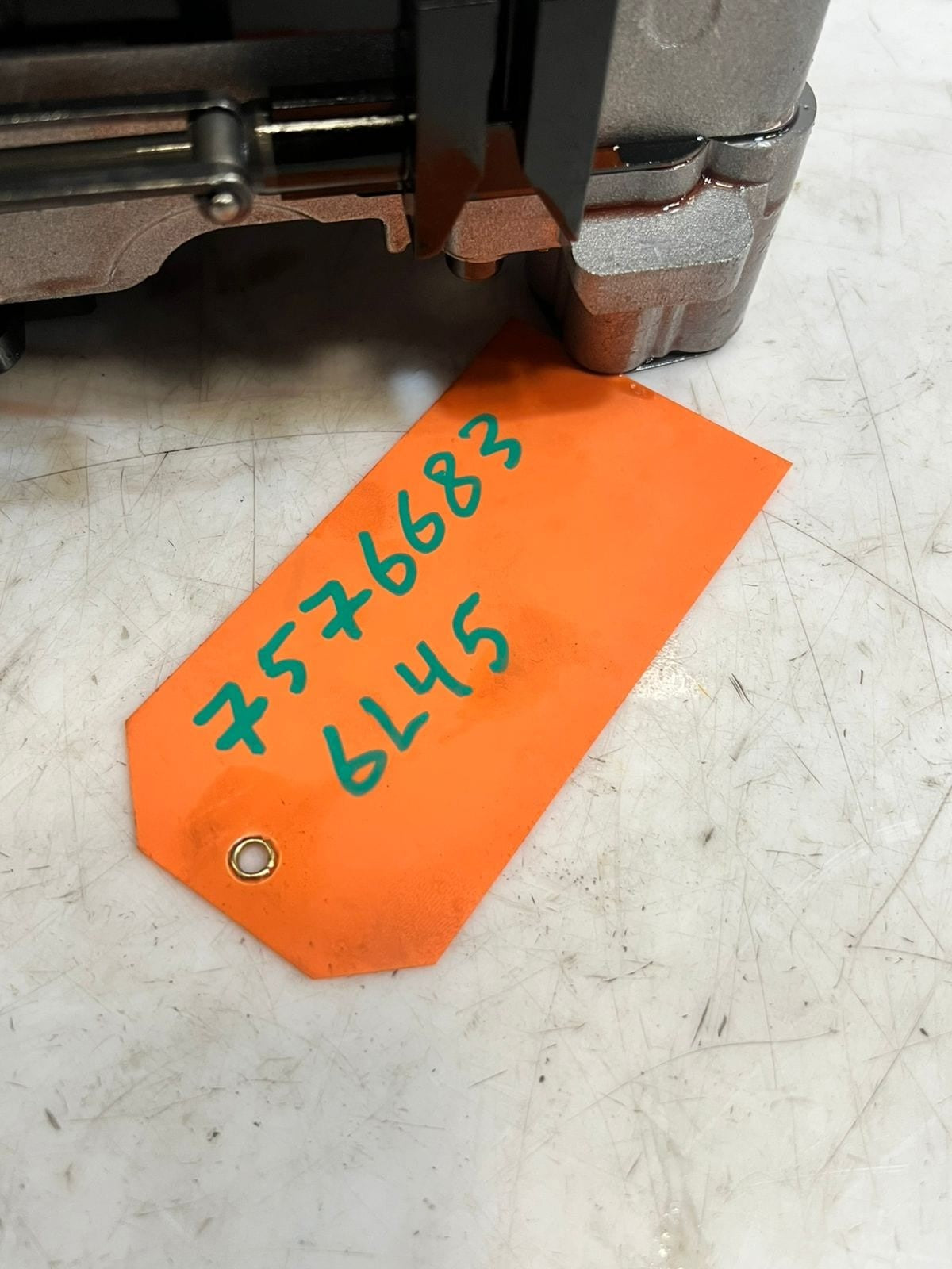 2004-10 BMW 325i E81 E90 E91 E84 E83 Automatic Transmission Valve Body 24242994