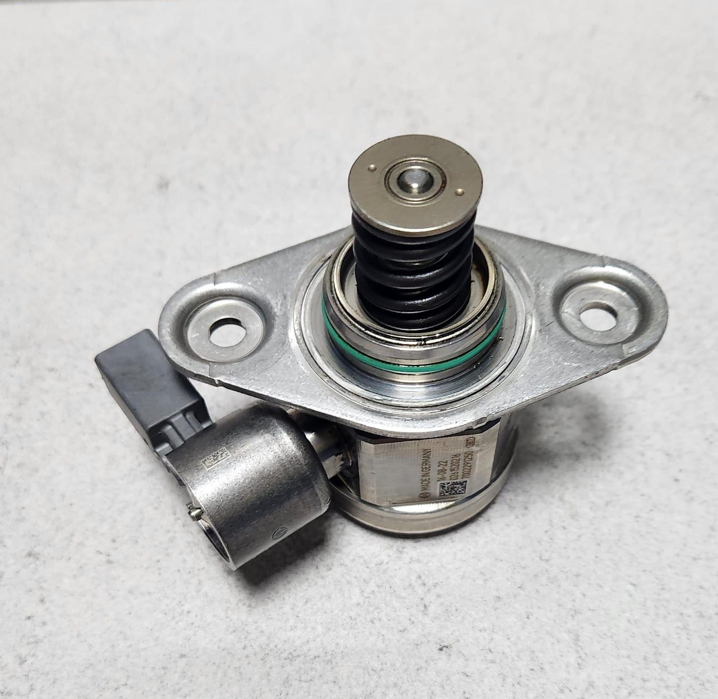 Mercedes-BenzHigh Pressure Fuel Pump A2740700501 W204 W205 W212 W213 C207