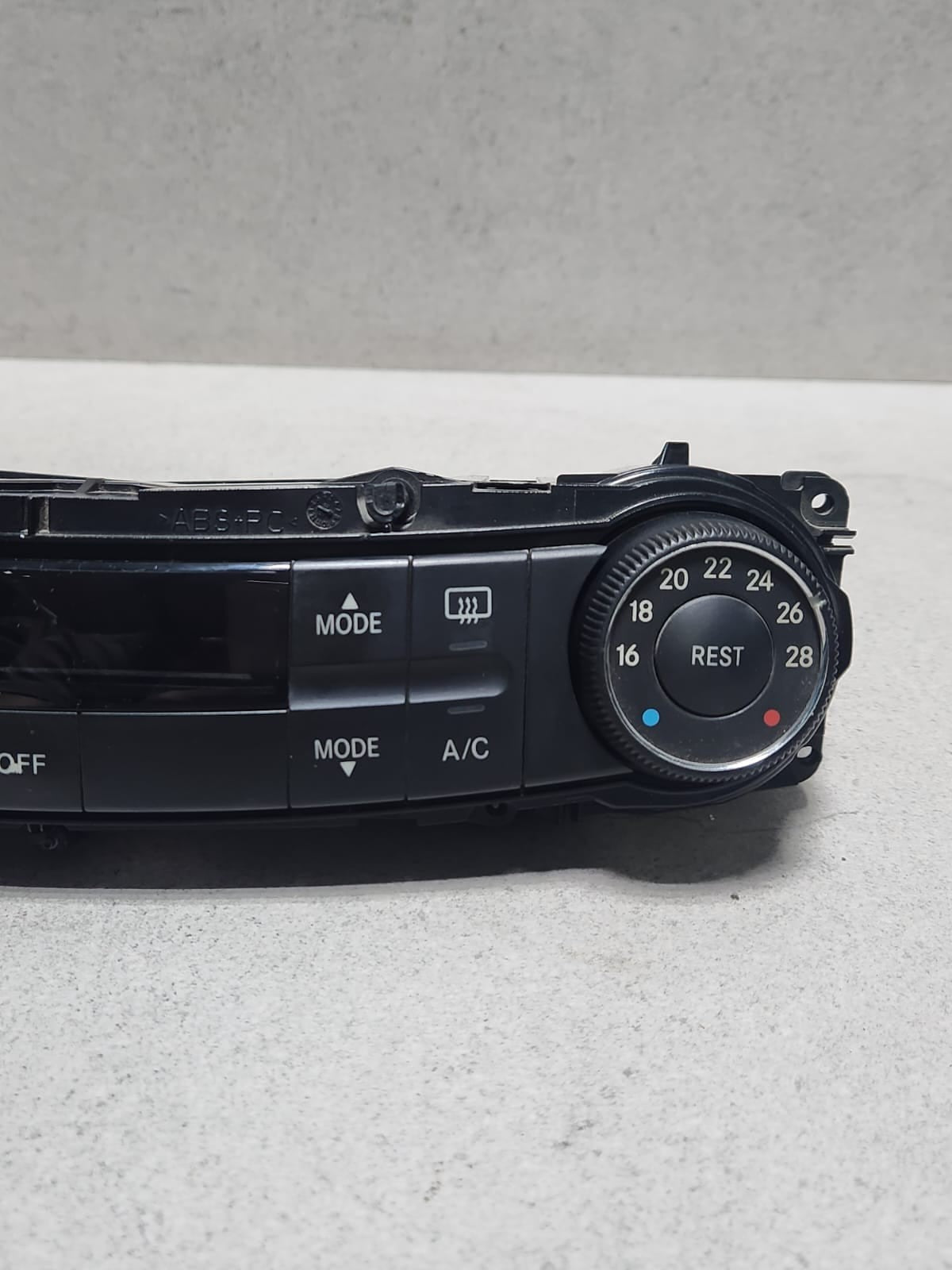 Mercedes-Benz Climate Control Panel 2118300890 W211 E-Class and S211 E-Class