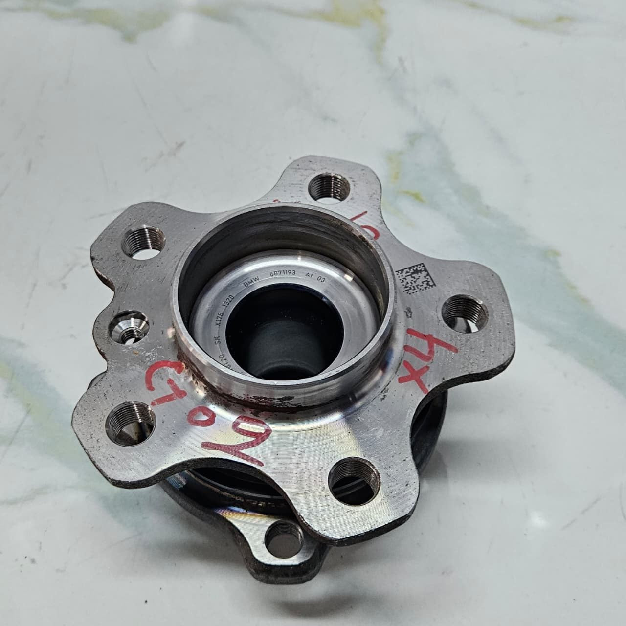 OEM BMW G20, G21, G30, G31, G38, G01 Wheel Hub With Bearing 6871193