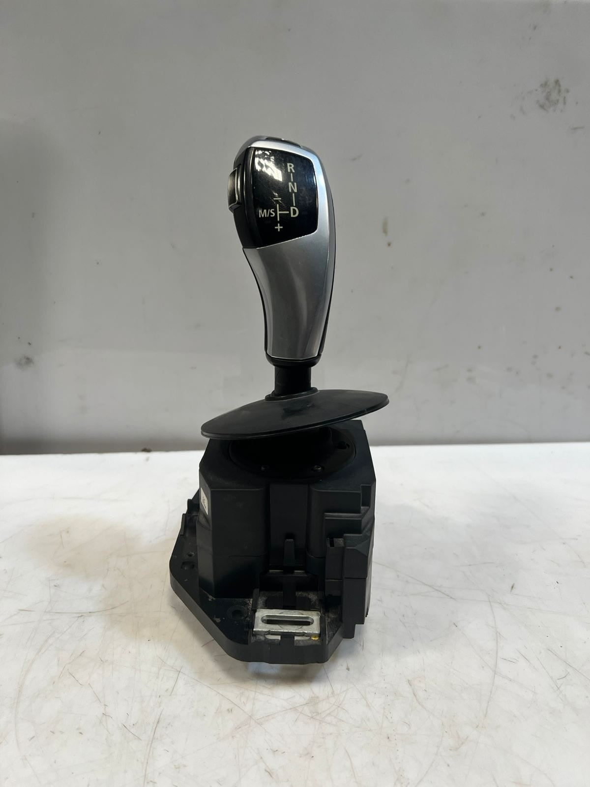 BMW 5 Series E60 and E61 Gear Shifter Selector Automatic 9165669 OEM