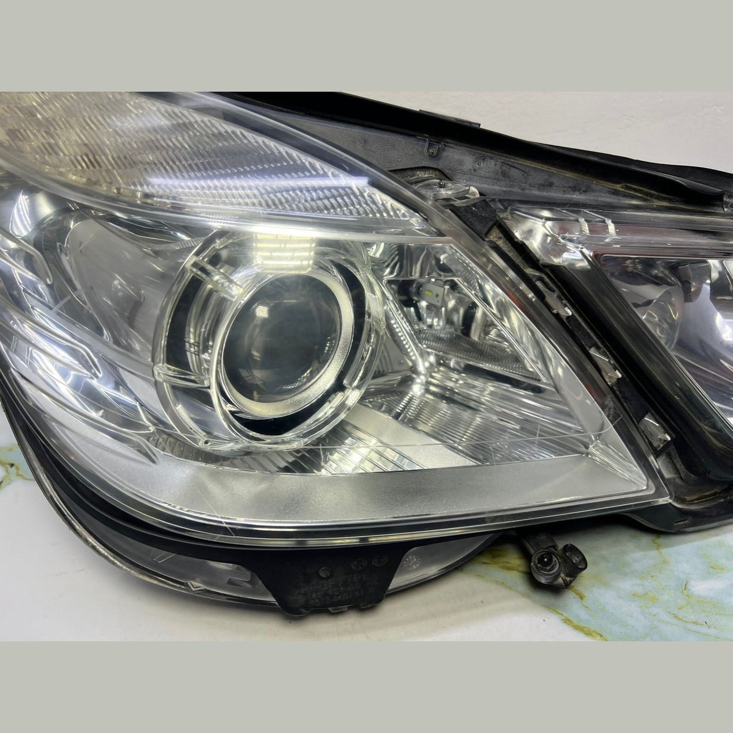 10-11 Mercedes W212 E-Class Front Right Side Head light Headlamp A212 8202059