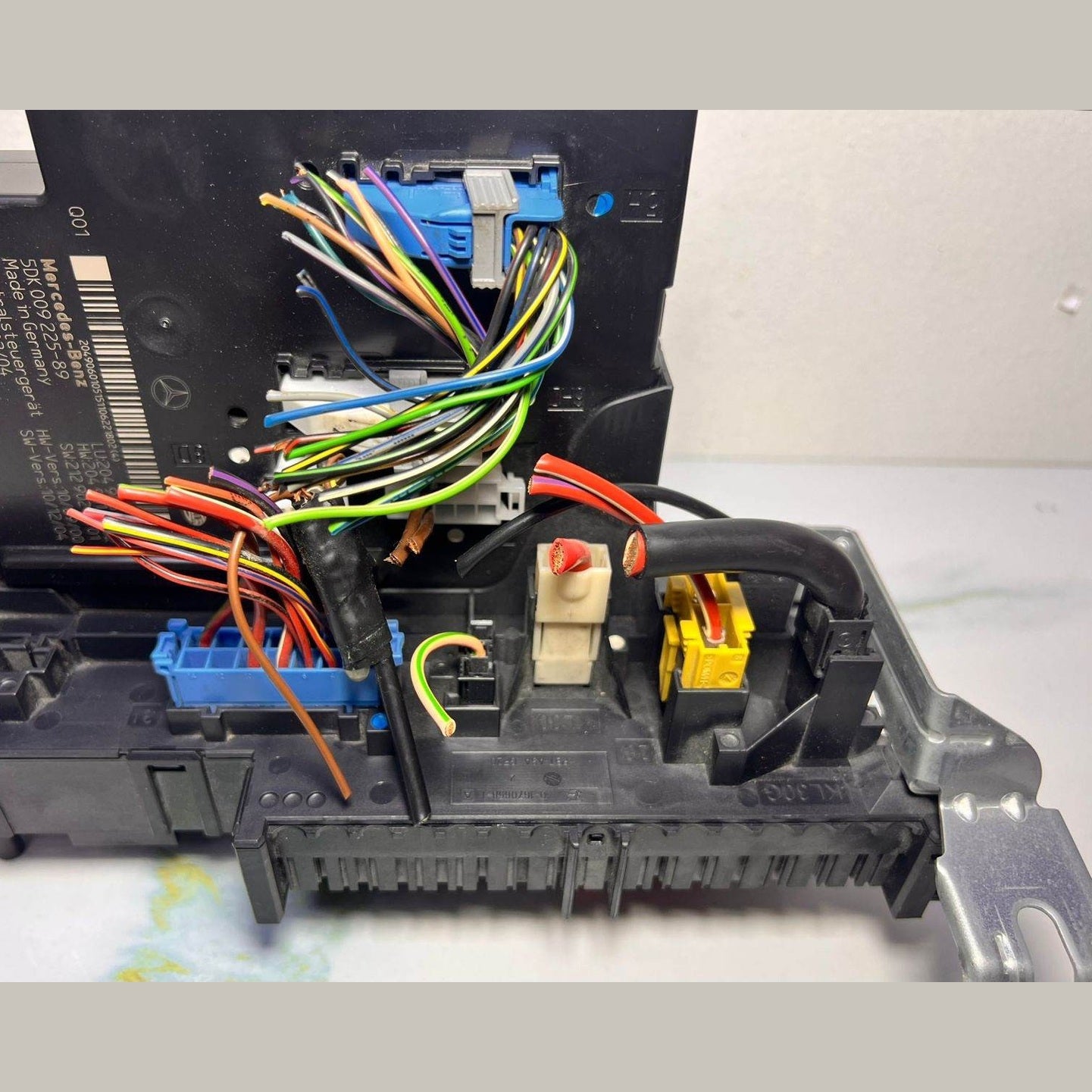2012-2014 Mercedes-Benz C300 Rear Relay Fuse Box Sam Module 204 906 0105 W204 C2