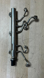 Load image into Gallery viewer, BMW F10 M5 S63N Fuel Rail Petrol High Pressure Injection Tube Cyl. (5) 7599868