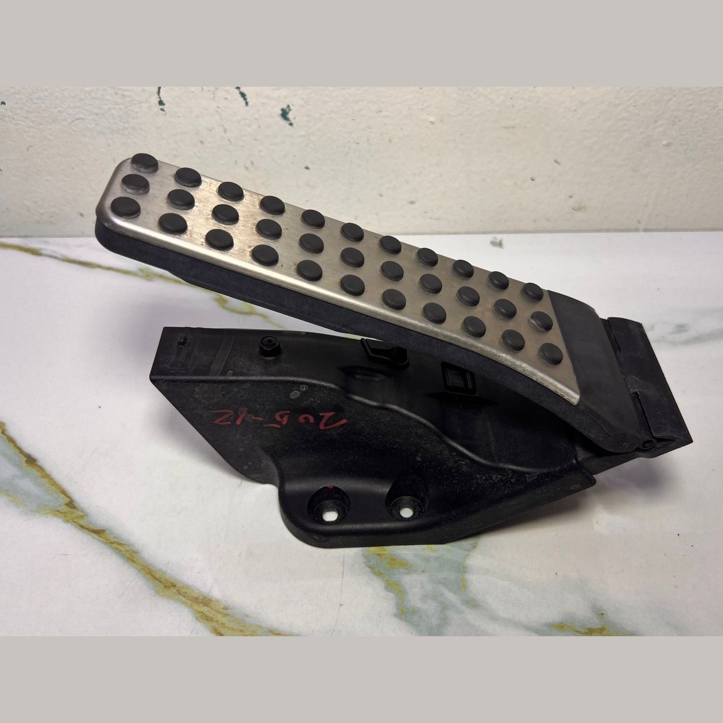 Mercedes-Benz W205 Accelerator Pedal Module A 205 300 01 04