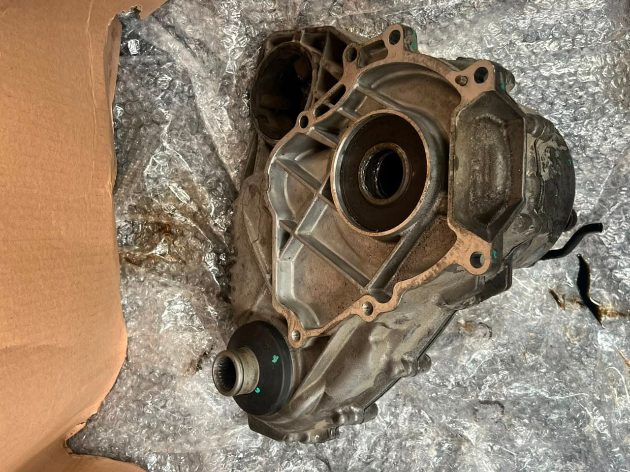 2009-2012 BMW X5 E70 and X6 E71 DISTRIBUTOR Transfer Case 7635753 OEM