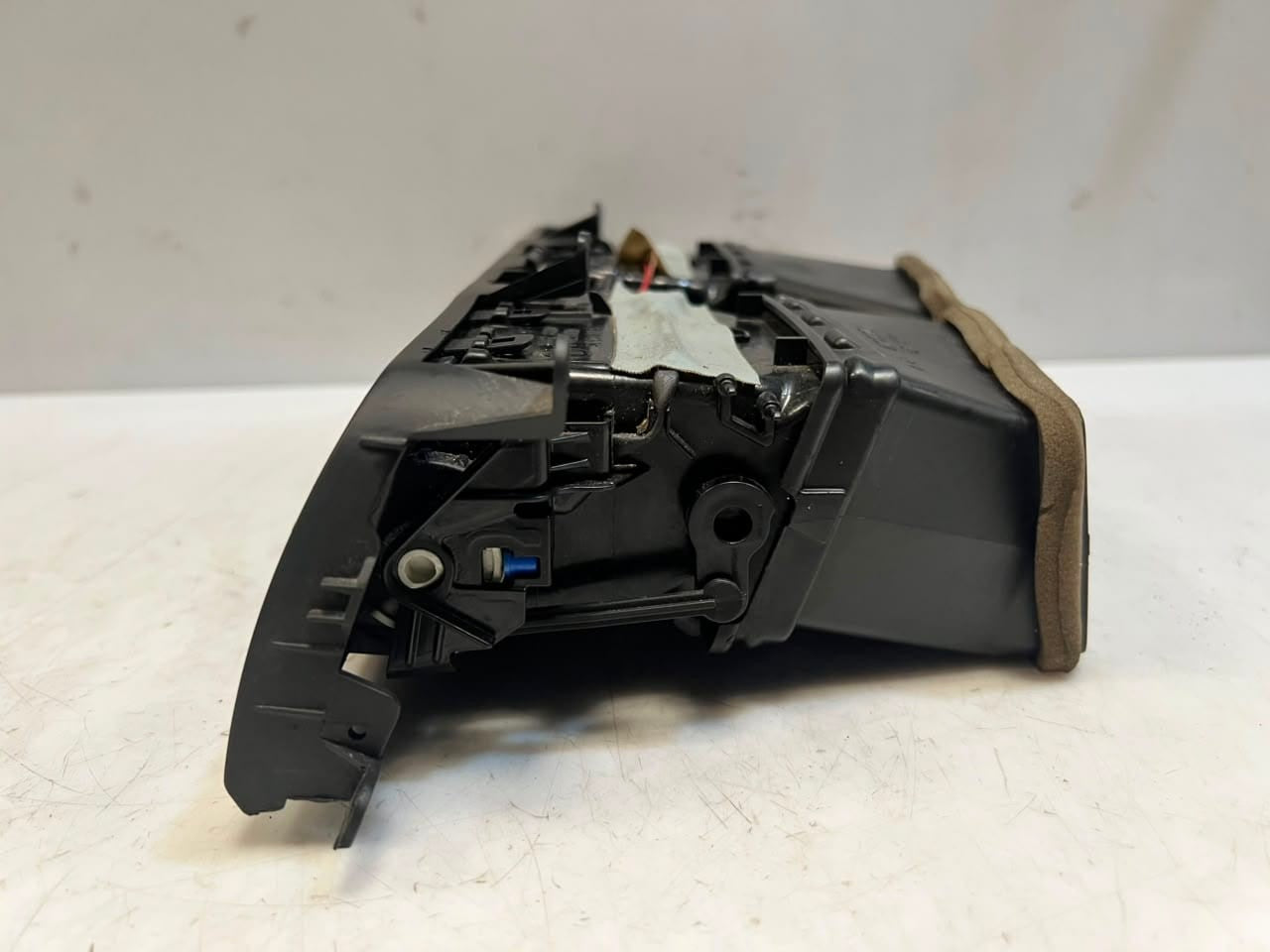 2013-2017 BMW X5 5 Series Gran Turismo F07 Rear Air Vent Grill 1682811 OEM