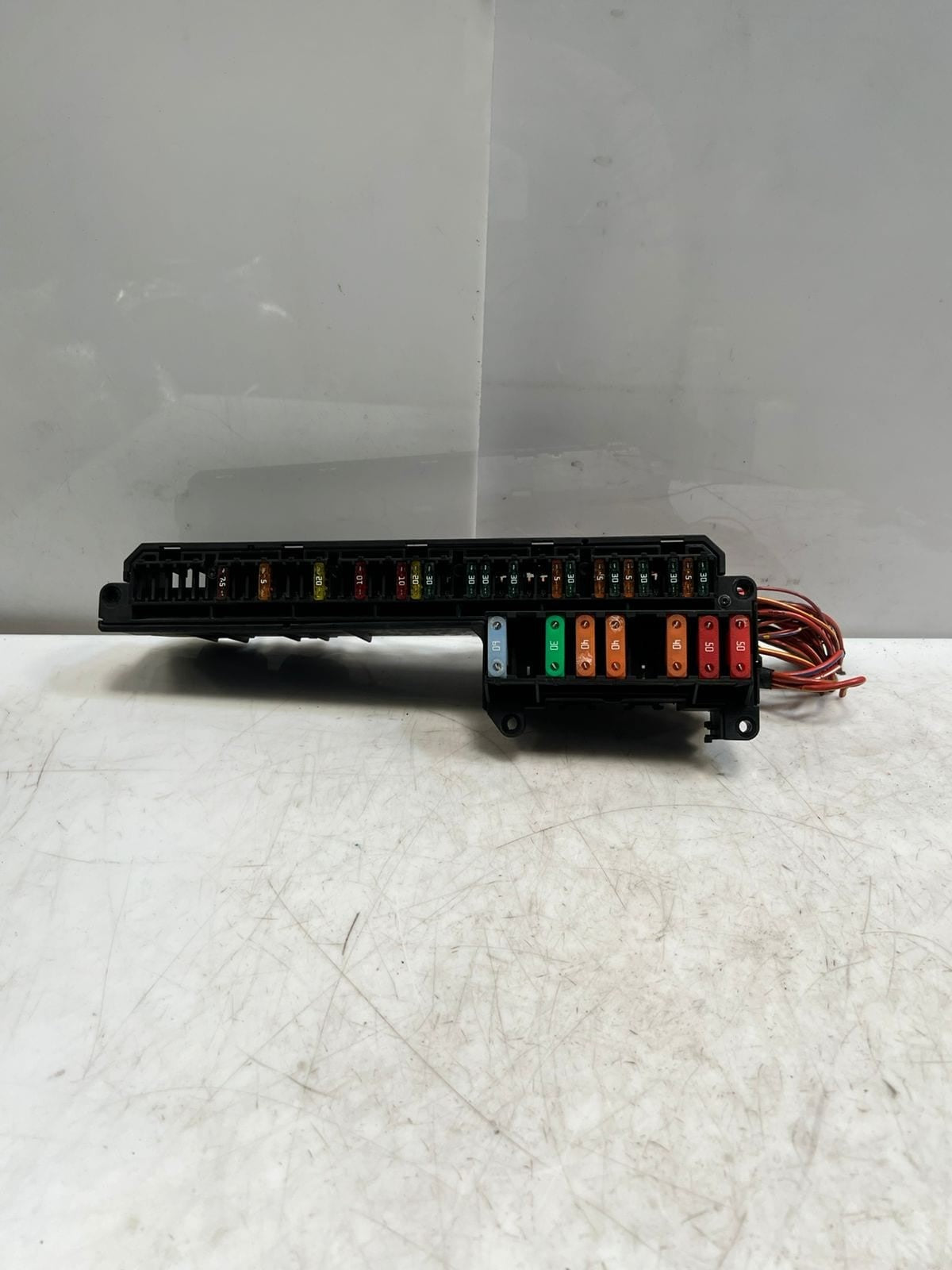 2004-2010 BMW 525i 5 Series E60 E61 528i Power Distribution Fuse Box 6957330 OEM