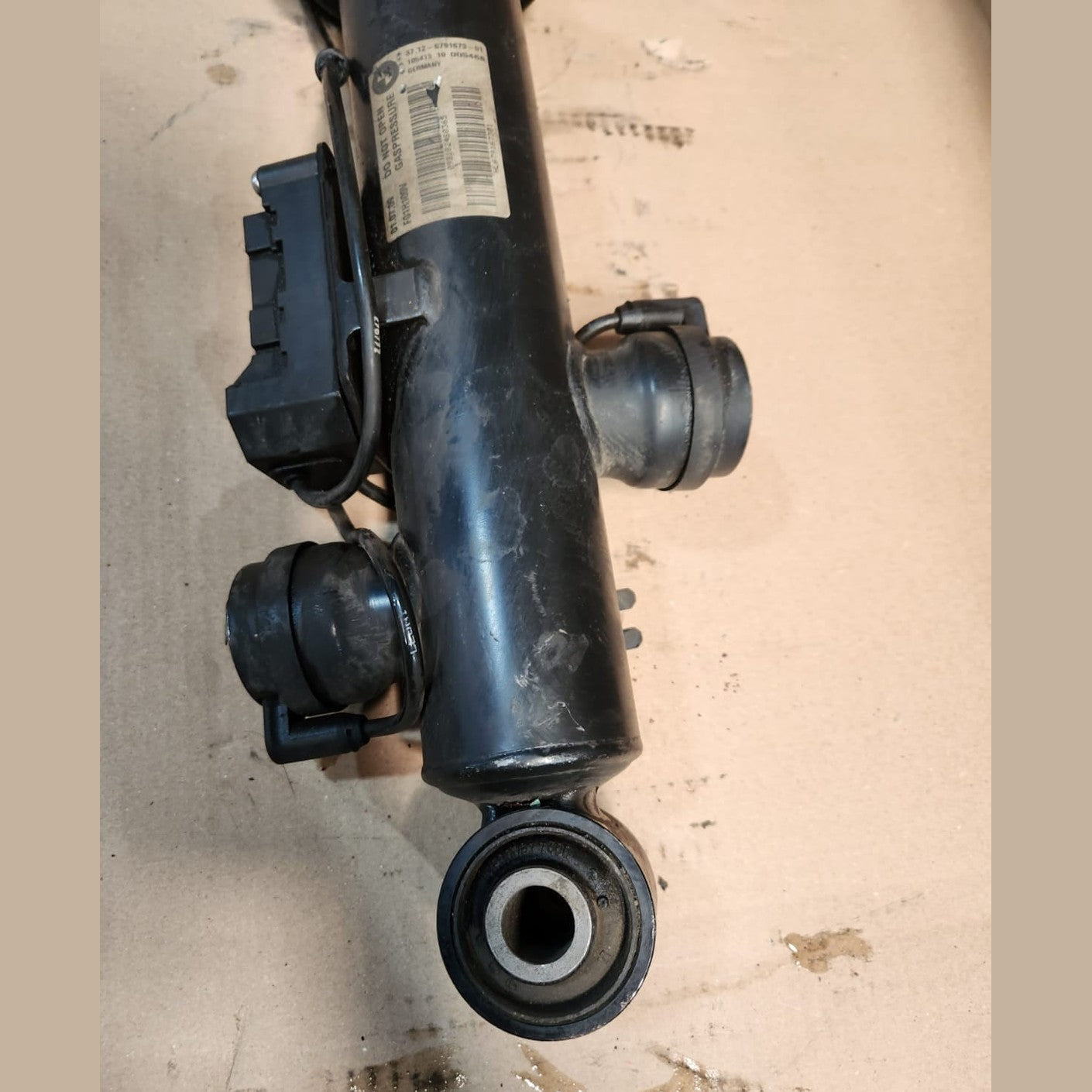 2009-2014 BMW 750i Rear Left Shock Absorber With Coil Spring 6791673 750i f02
